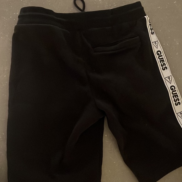 Guess shorts - Picture 2 of 2
